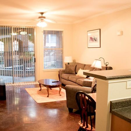 Downtown Dallas Beautiful Poolside Apartment Extérieur photo