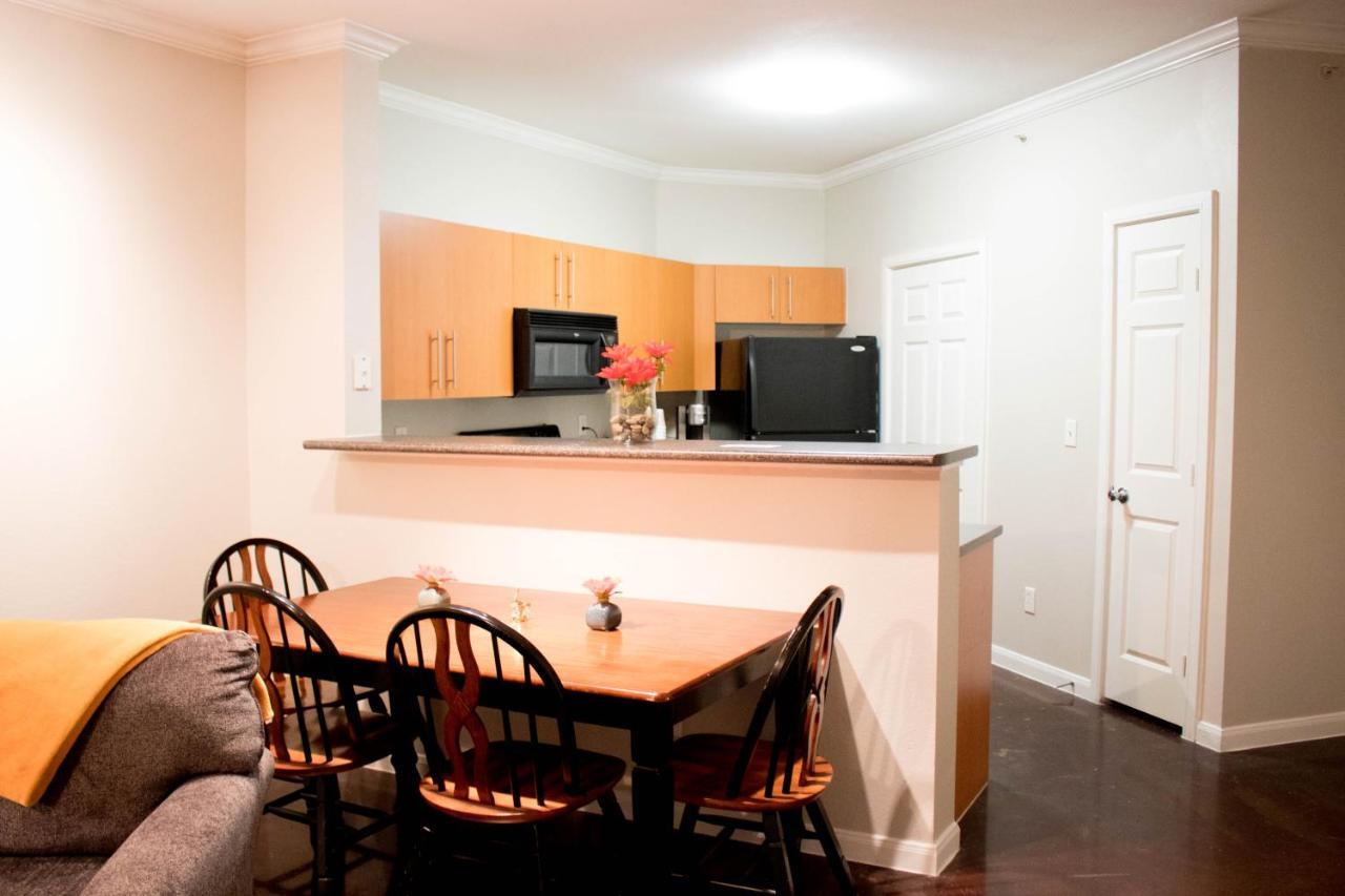Downtown Dallas Beautiful Poolside Apartment Extérieur photo