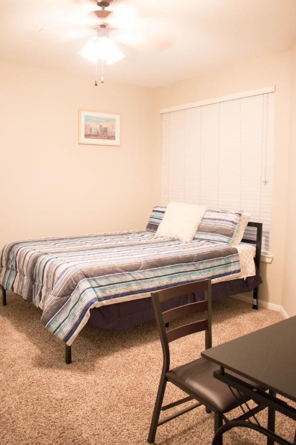 Downtown Dallas Beautiful Poolside Apartment Extérieur photo